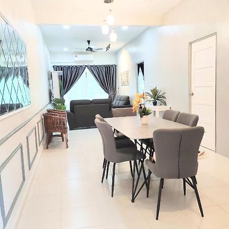 Villa Private Pool Cassa Dinies, Wifi , Bbq,10 Pax Rantau Panjang Exterior foto