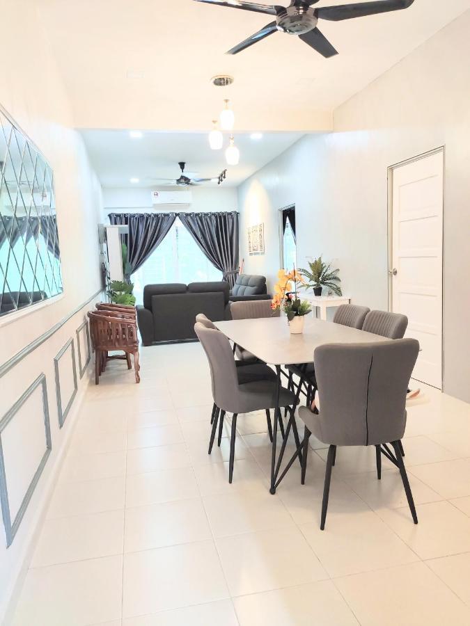 Villa Private Pool Cassa Dinies, Wifi , Bbq,10 Pax Rantau Panjang Exterior foto