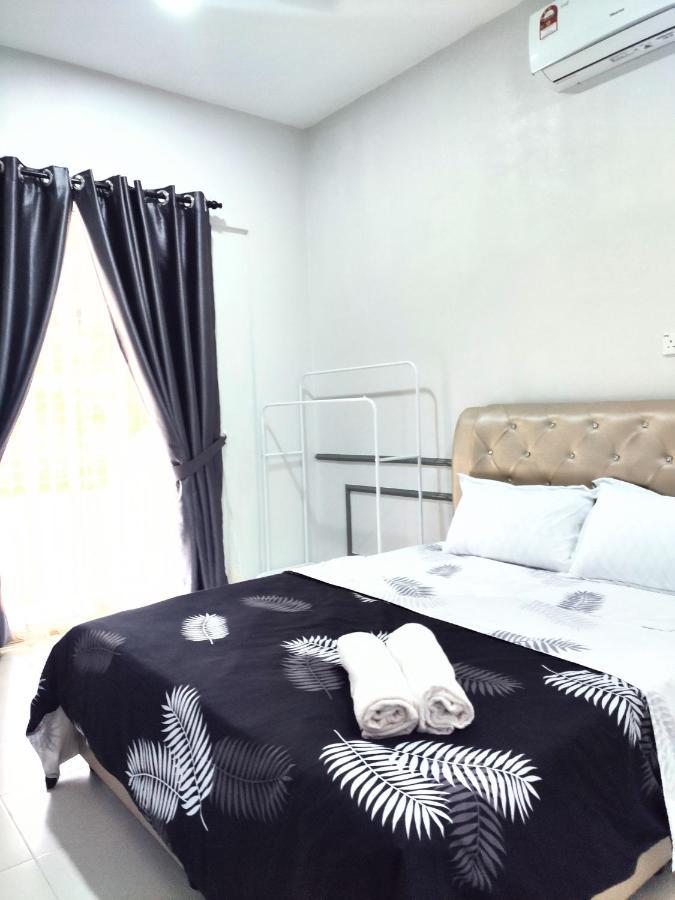 Villa Private Pool Cassa Dinies, Wifi , Bbq,10 Pax Rantau Panjang Exterior foto