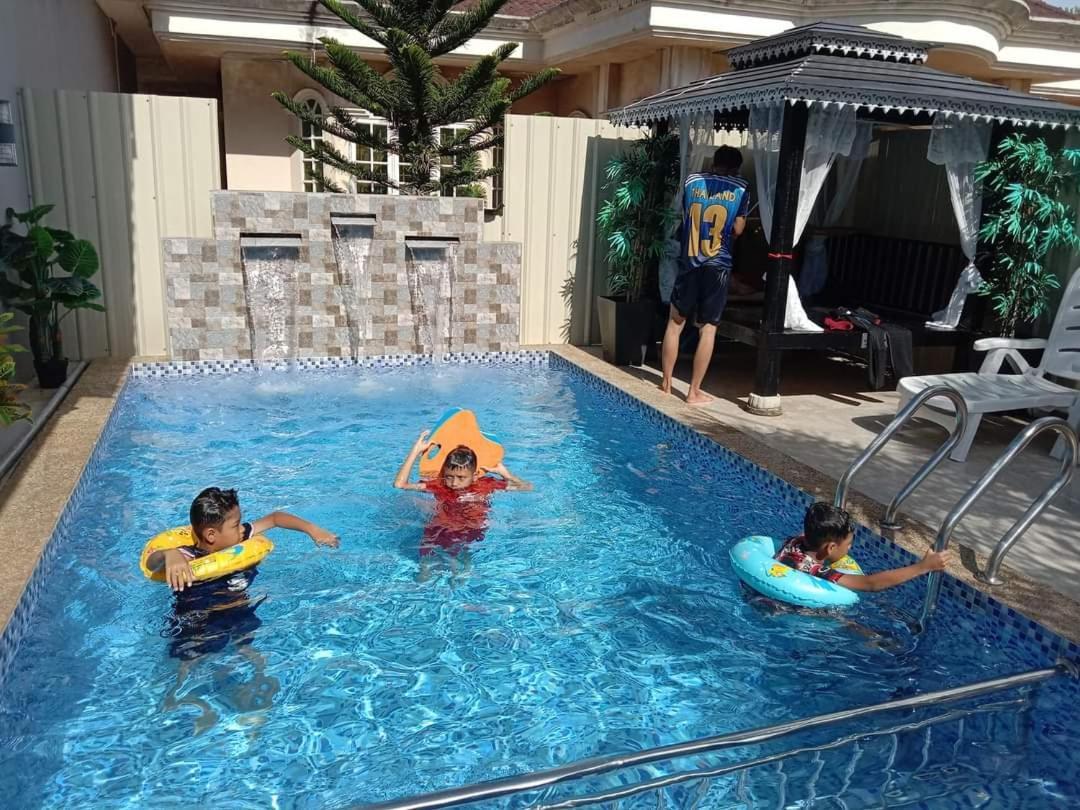 Villa Private Pool Cassa Dinies, Wifi , Bbq,10 Pax Rantau Panjang Exterior foto